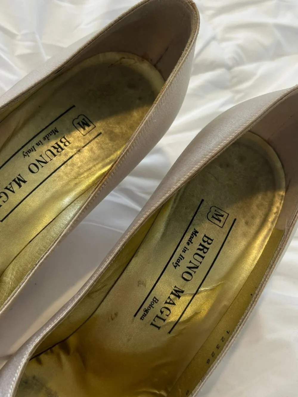 BRUNO MAGLI Authentic Vintage Ivory Satin Women's Pumps Size 8.5 AA EXTRA SLIM